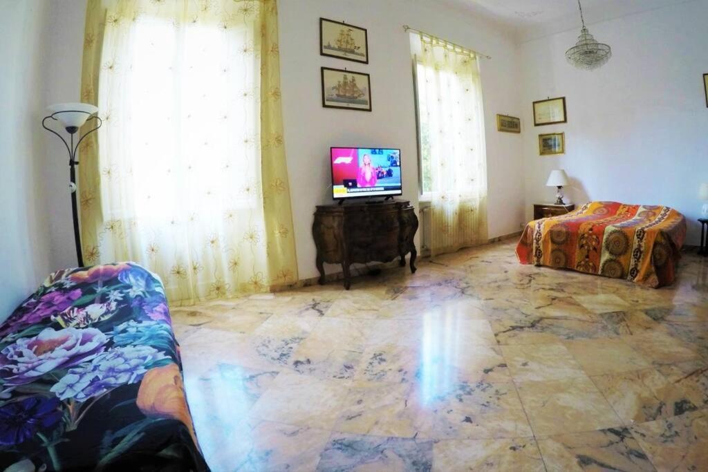 Gabry'S Home Three-Bedroom Big Apartment Near City Center & Train Station To Pisa And Florence & Ferries To Sardegna Corsica Ливорно Экстерьер фото